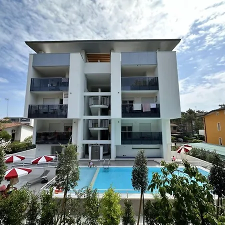Apartman Cozy Flat With Garden And Pool *