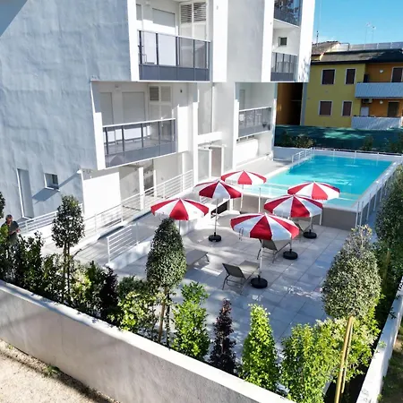 Cozy Flat With Garden And Pool Apartman *