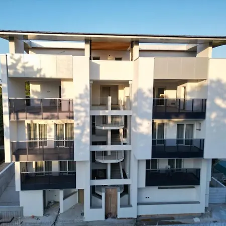 Cozy Flat With Garden And Pool Apartman *
